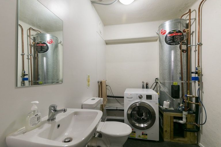 Photo of property in Stadium Garden Flats, 314/107 Thorndon Quay, Pipitea, Wellington, 6011