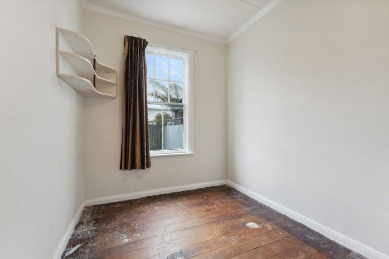 Photo of property in 9 Atkinson Street, Woodville, 4920