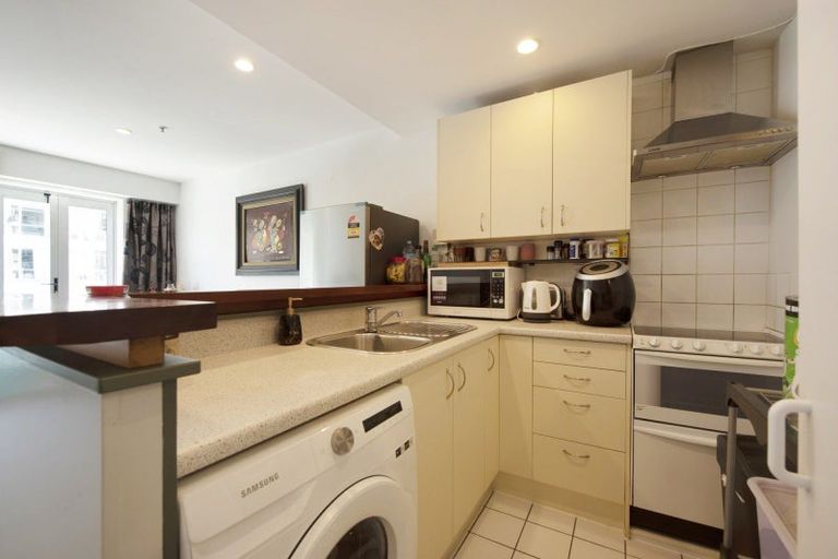 Photo of property in Terrace Heights Apartments, 5b/163 The Terrace, Wellington Central, Wellington, 6011