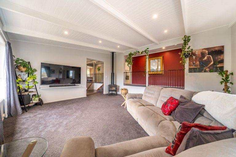 Photo of property in 17 Seymour Grove, Kingsley Heights, Upper Hutt, 5018