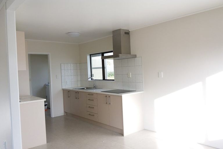 Photo of property in 2/9 Penion Drive, Flat Bush, Auckland, 2023