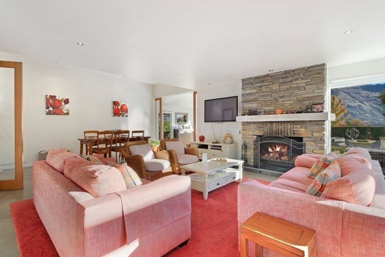 Photo of property in 166 Beacon Point Road, Wanaka, 9305