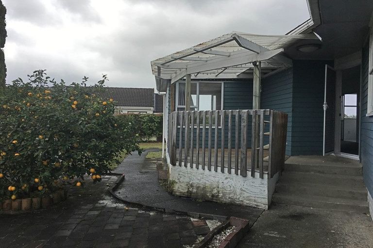 Photo of property in 169 Hobsonville Road, West Harbour, Auckland, 0618