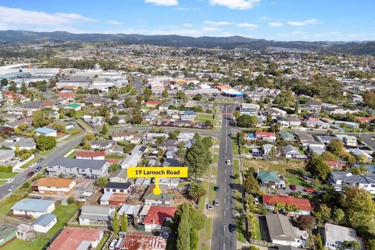 Photo of property in 19 Larnoch Road, Henderson, Auckland, 0610