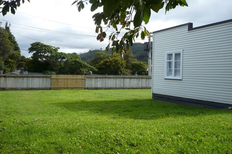 Photo of property in 3 Rowe Parade, Wainuiomata, Lower Hutt, 5014