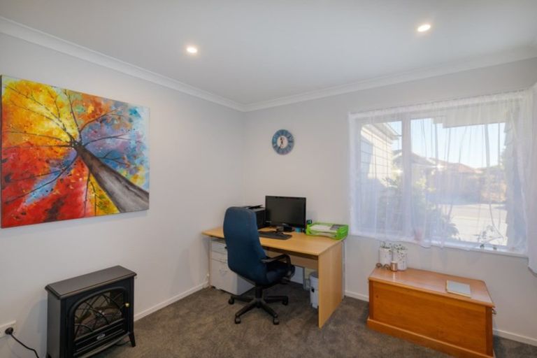 Photo of property in 16 Flaxgrove Place, Parklands, Christchurch, 8083