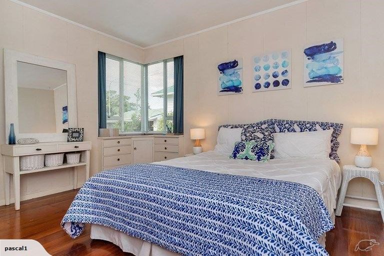 Photo of property in 1/16 Onewa Road, Northcote Point, Auckland, 0627