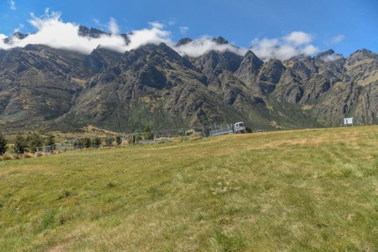 Photo of property in 5 Rabbiters Drive, Jacks Point, Queenstown, 9371