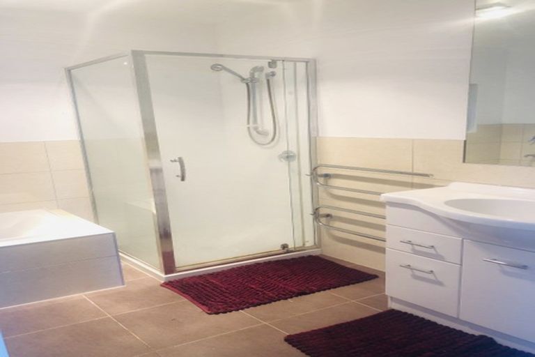 Photo of property in 21a Cityview Place, Massey, Auckland, 0614