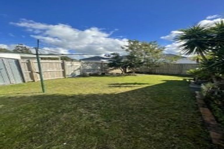 Photo of property in 14a Albert Road, Kelston, Auckland, 0602
