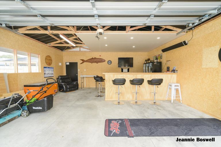 Photo of property in 12 Freedom Drive, Kelvin Grove, Palmerston North, 4414