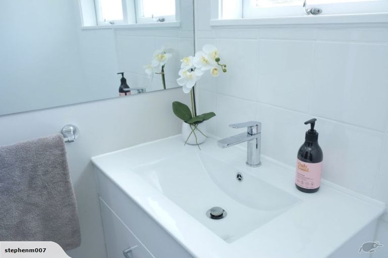 Photo of property in 1/134 Edmonton Road, Te Atatu South, Auckland, 0610