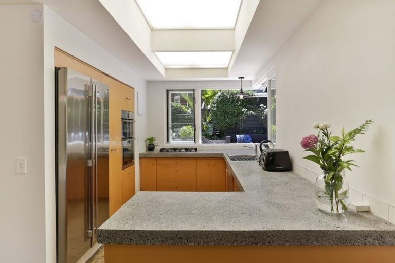 Photo of property in 81 Otitori Bay Road, Titirangi, Auckland, 0604