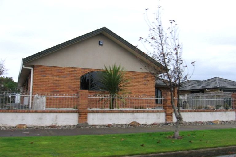 Photo of property in 4 Fernlea Avenue, Kelvin Grove, Palmerston North, 4414