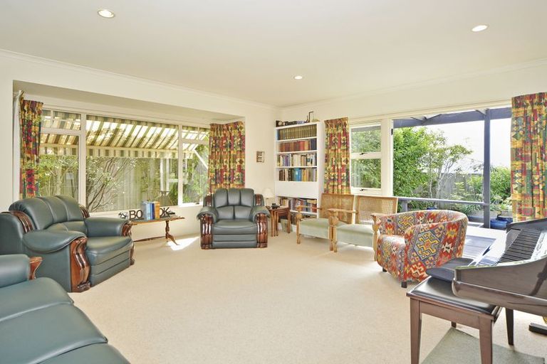 Photo of property in 9 Woodgate Court, Fitzherbert, Palmerston North, 4410