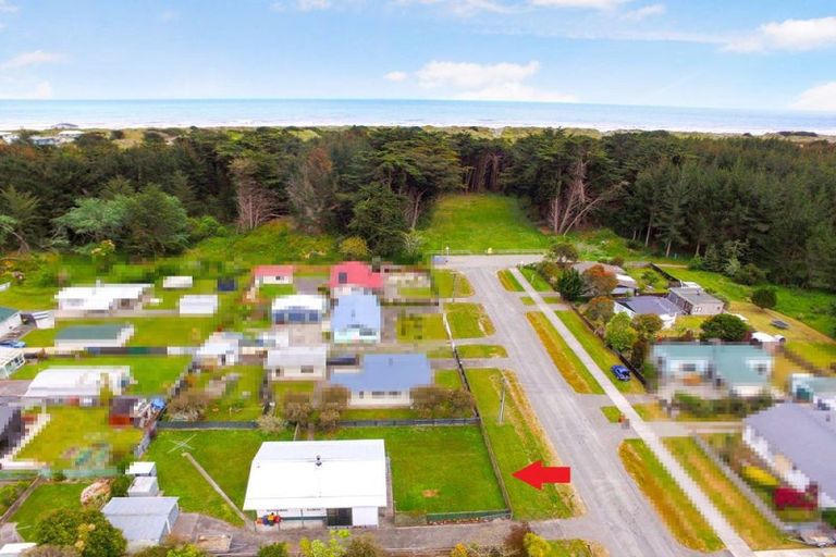 Photo of property in 8 Cousins Avenue East, Foxton Beach, Foxton, 4815