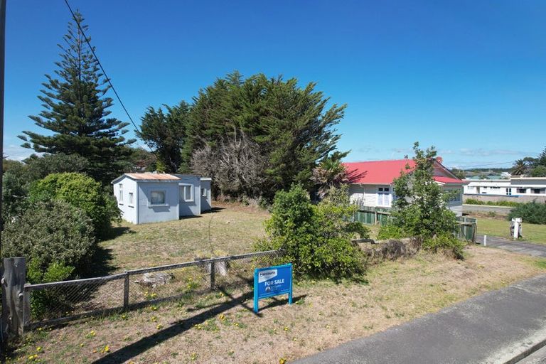 Photo of property in 98 Park Avenue, Waitarere Beach, Levin, 5510
