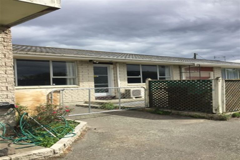 Photo of property in 2/52 Mortlake Street, Islington, Christchurch, 8042