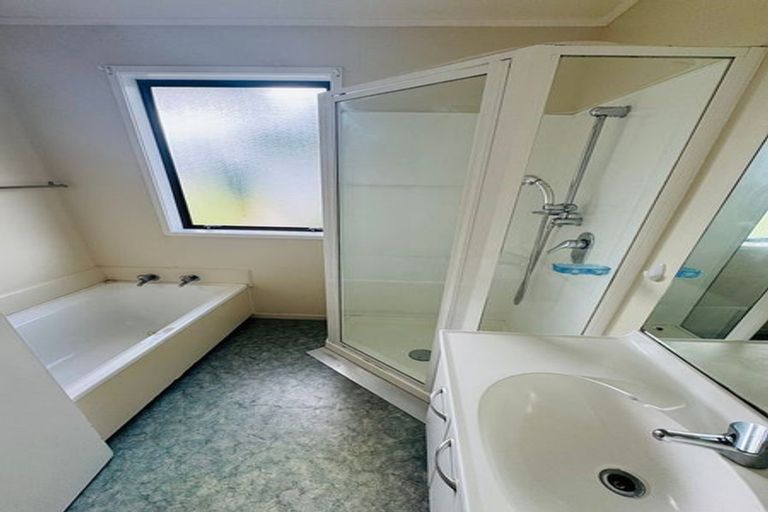 Photo of property in 4 Moxham Grove, Massey, Auckland, 0614