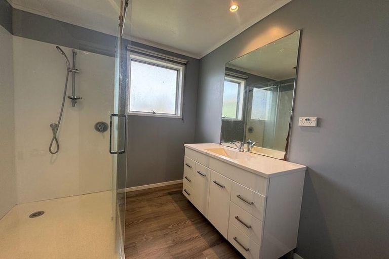 Photo of property in 33 Hyperion Drive, Randwick Park, Auckland, 2105