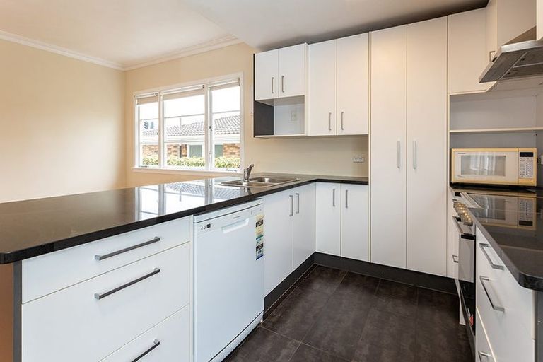 Photo of property in 1060 Great North Road, Point Chevalier, Auckland, 1022