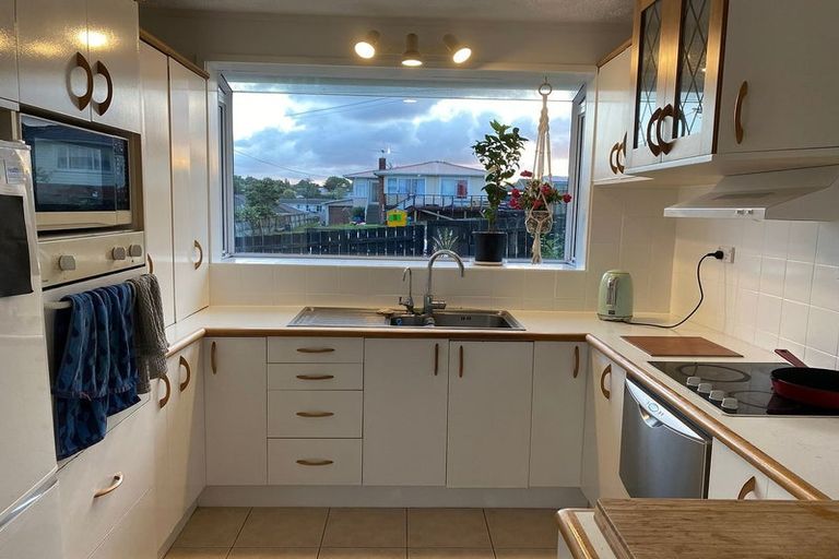 Photo of property in 12 Poto Street, Te Atatu South, Auckland, 0610