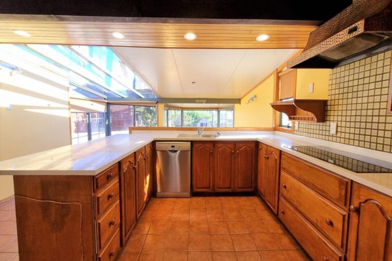 Photo of property in 62 Divich Avenue, Te Atatu South, Auckland, 0610