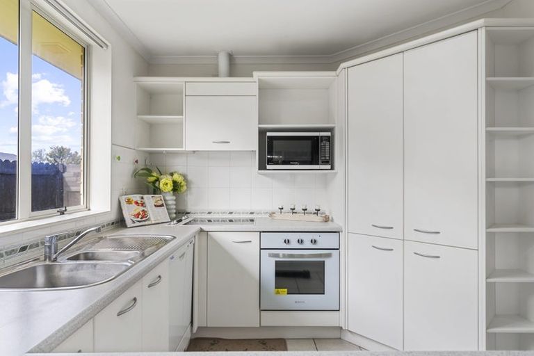 Photo of property in 11 Fernbrook Close, Burswood, Auckland, 2013