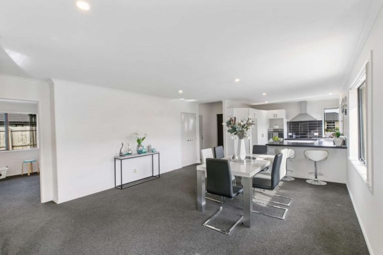 Photo of property in 37 Rainey Crescent, Papamoa Beach, Papamoa, 3118