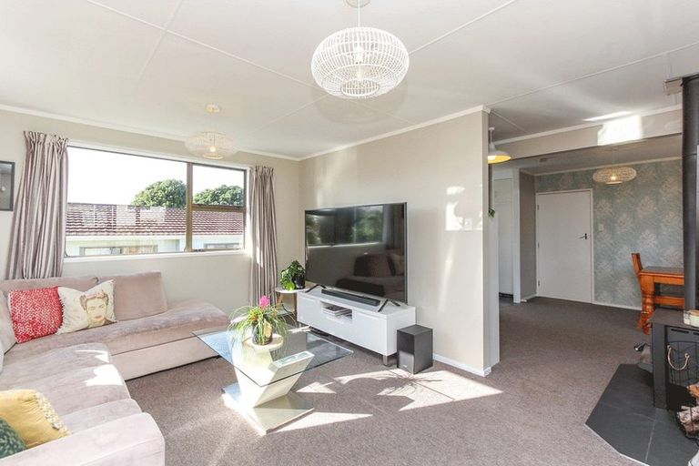 Photo of property in 9 Elgin Grove, Merrilands, New Plymouth, 4312