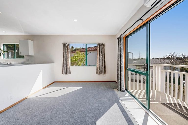Photo of property in 14 Jean Place, Stanmore Bay, Whangaparaoa, 0932
