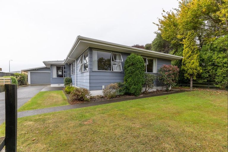 Photo of property in 19 Dunk Place, Milson, Palmerston North, 4414