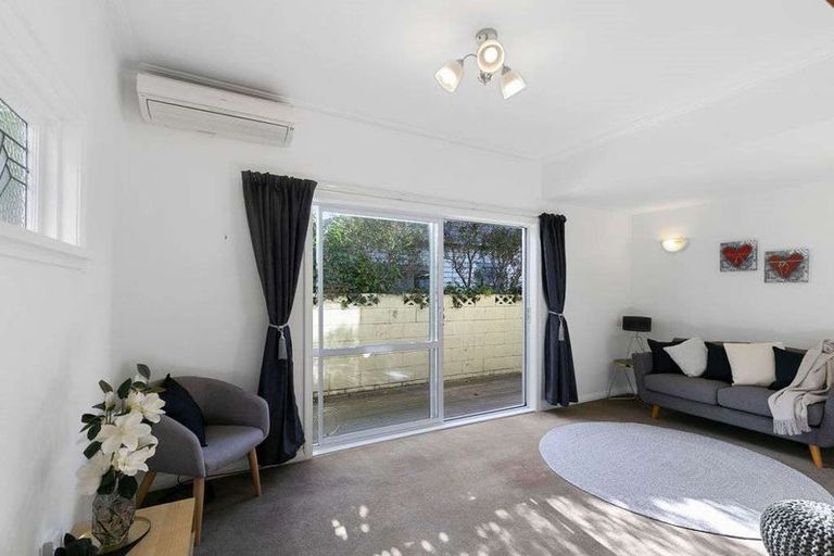 Photo of property in 88 Maupuia Road, Maupuia, Wellington, 6022