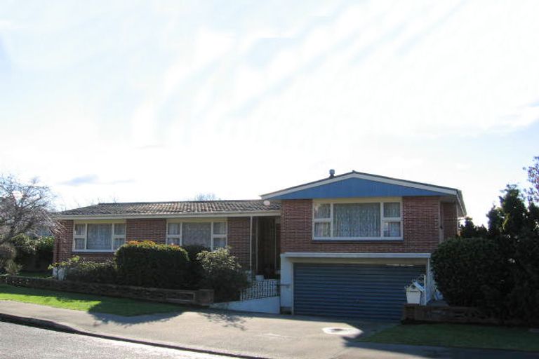 Photo of property in 10a Gunns Crescent, Cashmere, Christchurch, 8022
