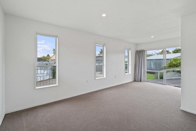 Photo of property in 46 Oakley Crescent, Hornby, Christchurch, 8042