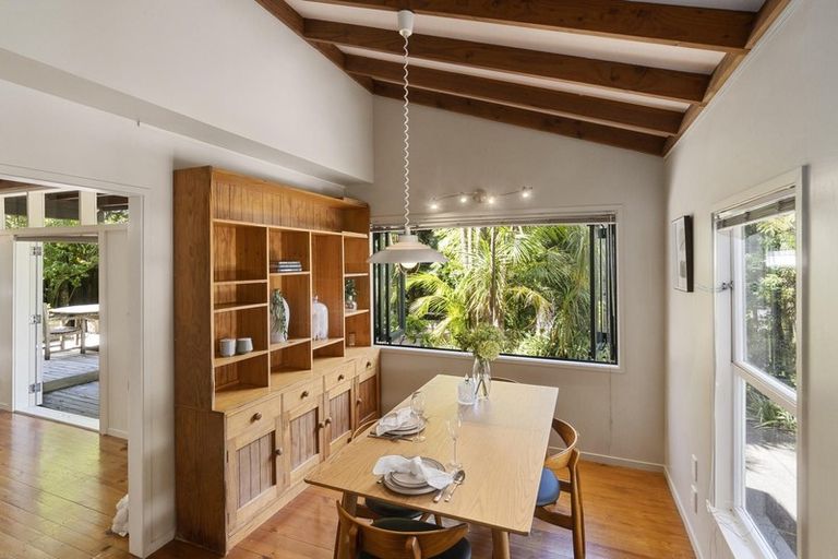 Photo of property in 53 Wood Bay Road, Titirangi, Auckland, 0604