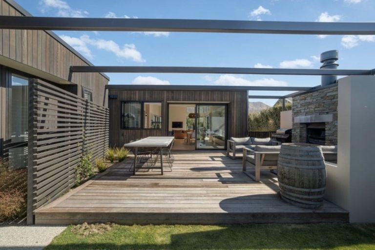 Photo of property in 5 Forest Heights, Wanaka, 9305