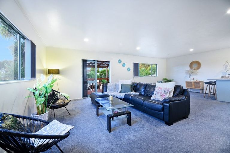 Photo of property in 2/8 Adriatic Avenue, Henderson, Auckland, 0612