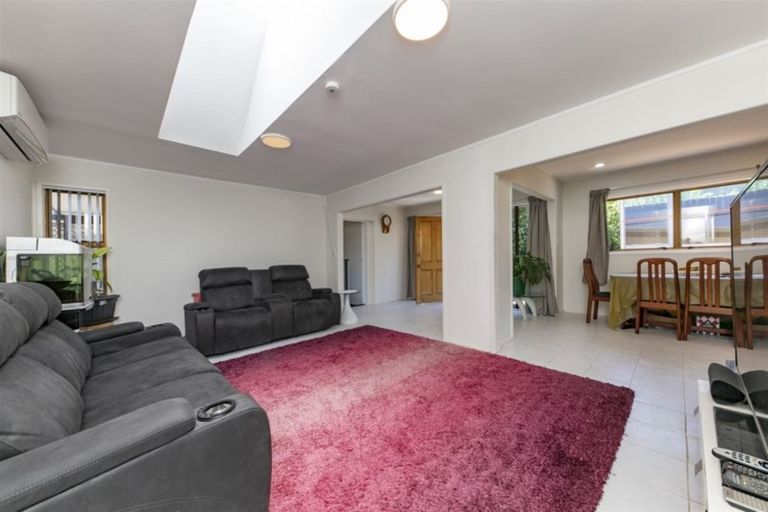 Photo of property in 1/69 Glencoe Road, Browns Bay, Auckland, 0630
