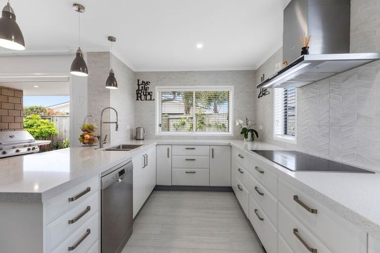 Photo of property in 30 Cupples Street, Papamoa Beach, Papamoa, 3118