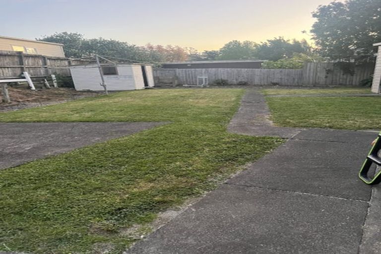 Photo of property in 18 Paisley Street, Mellons Bay, Auckland, 2014