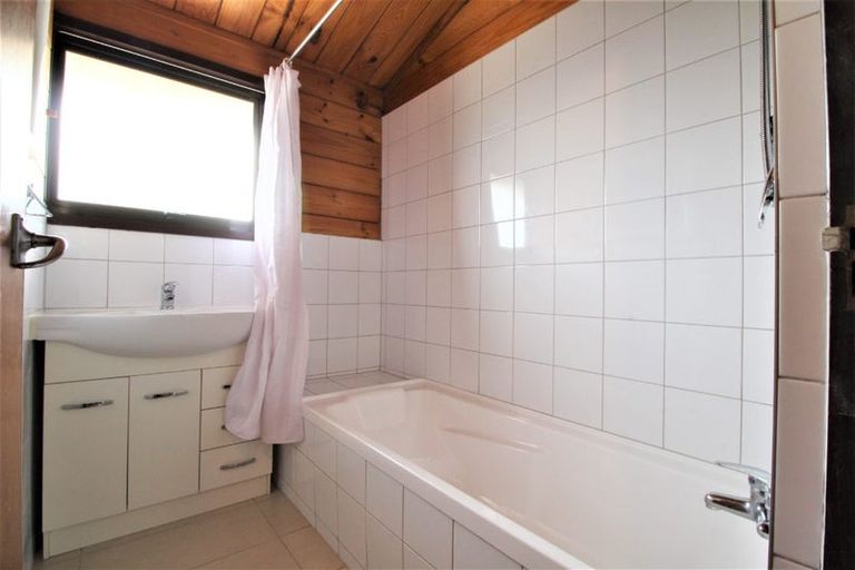 Photo of property in 8b Chichester Drive, Rosehill, Papakura, 2113