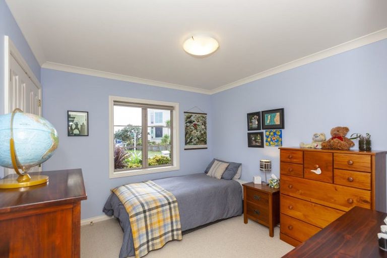 Photo of property in 136 Renown Road, Raumati South, Paraparaumu, 5032