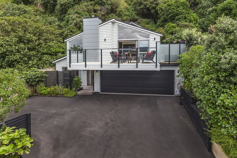 Photo of property in 111a Breaker Bay Road, Breaker Bay, Wellington, 6022