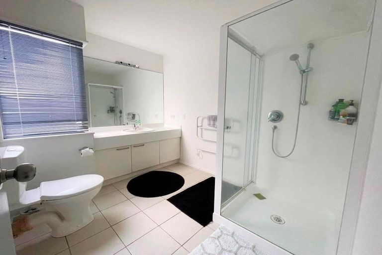 Photo of property in 1/109 Churchill Road, Murrays Bay, Auckland, 0630