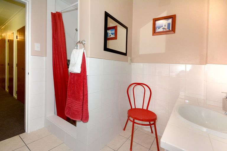 Photo of property in 46 Pioneer Crescent, Helensburgh, Dunedin, 9010