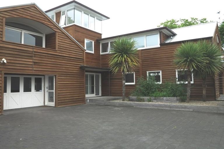 Photo of property in 51 Queen Street, Northcote Point, Auckland, 0627