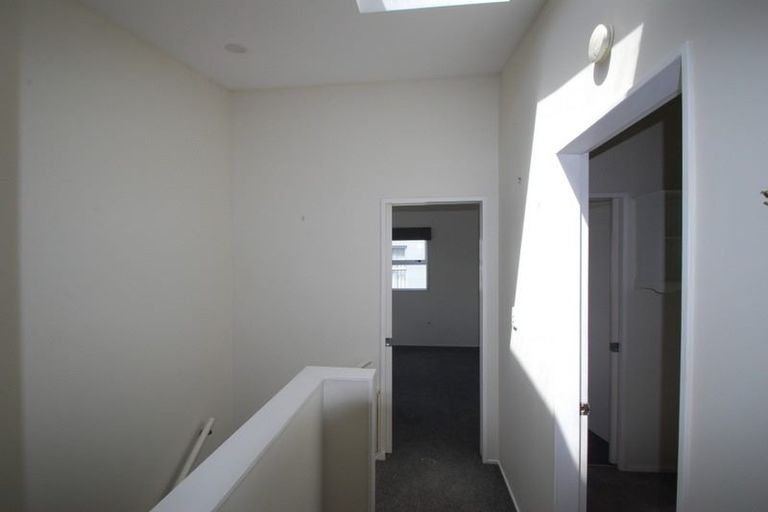 Photo of property in 8/138 Queens Drive, Lyall Bay, Wellington, 6022