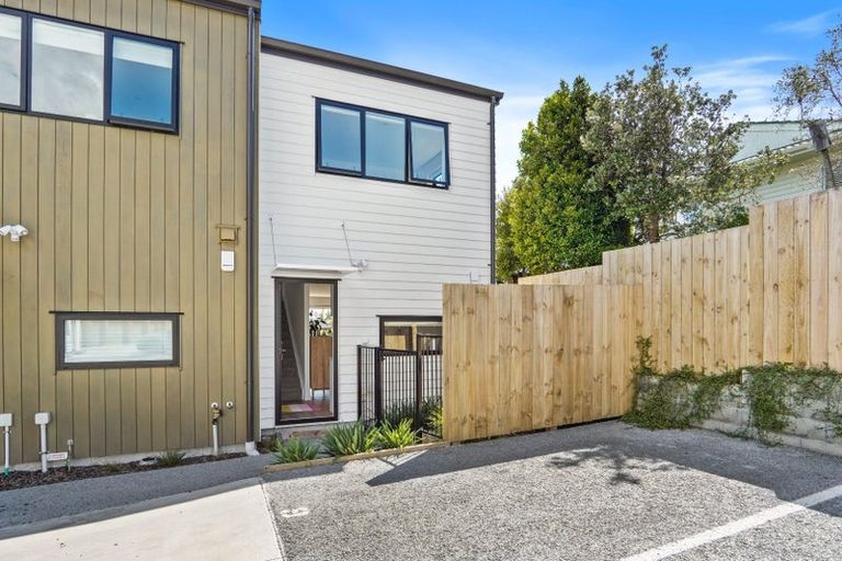 Photo of property in 9/35 Garadice Road, Rothesay Bay, Auckland, 0630