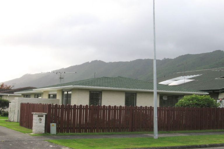 Photo of property in 48 Rewarewa Crescent, Waikanae, 5036
